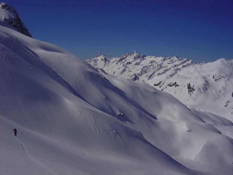 #1 Col de l Col de l'Amiante : Montée dans le vallon du col de l'Amiante sur fond de Grand Pic de Belledonne