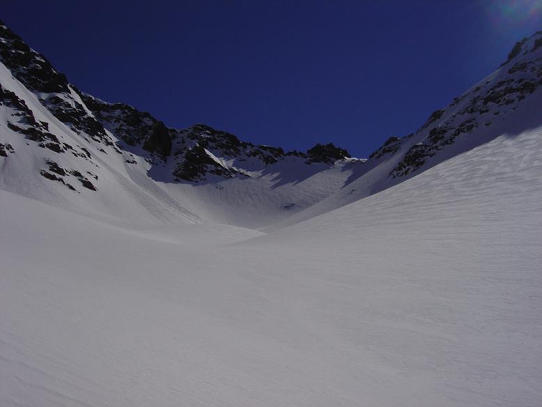 #2 Col de l Col de l'Amiante : Le col de l'Amiante et le vallon à remonter. Aujourd'hui, nous avons eu le plaisir de pouvoir tracer !