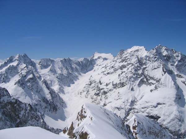 #2 Les Rouies : Les Rouies au fond... et le loooong glacier du Chardon. Les Rouies : Les Rouies au fond... et le loooong glacier du Chardon.