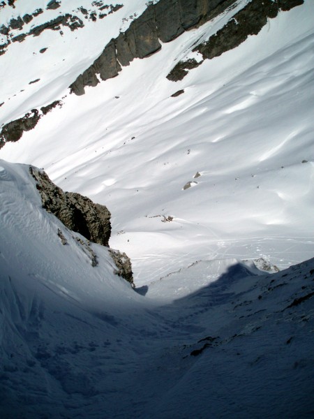 #3 Le premier couloir vu du haut : A gauche la barre, à droite sur l Le premier couloir vu du haut : A gauche la barre, à droite sur l'épaule le départ de la vire.