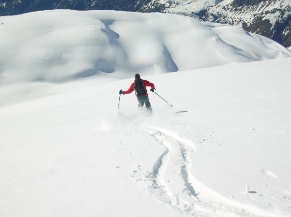 Trace sur les pentes de Ronce : Romu se gave sur l'une des plus belle descente des Alpes...Seuls au monde