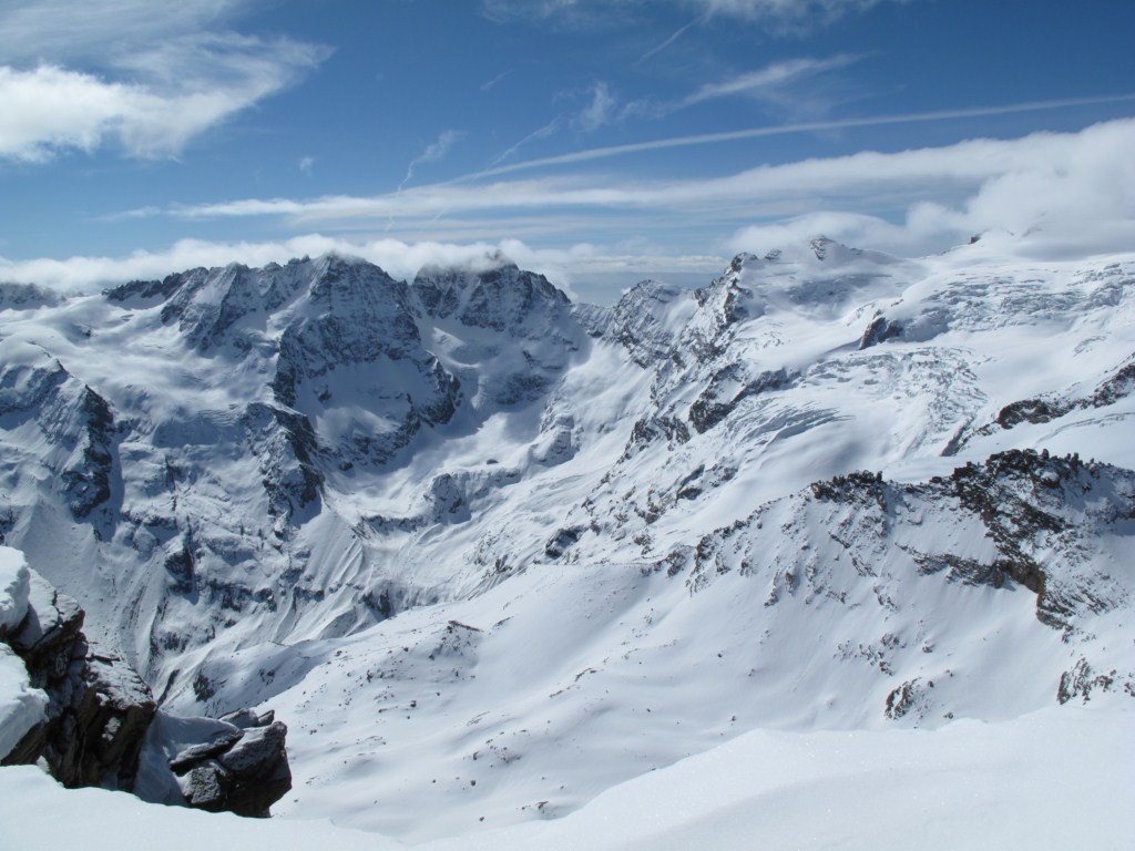 La même plus à gauche : Le cirque glacière est assez grandiose dans ce secteur du massif du Grand Paradis