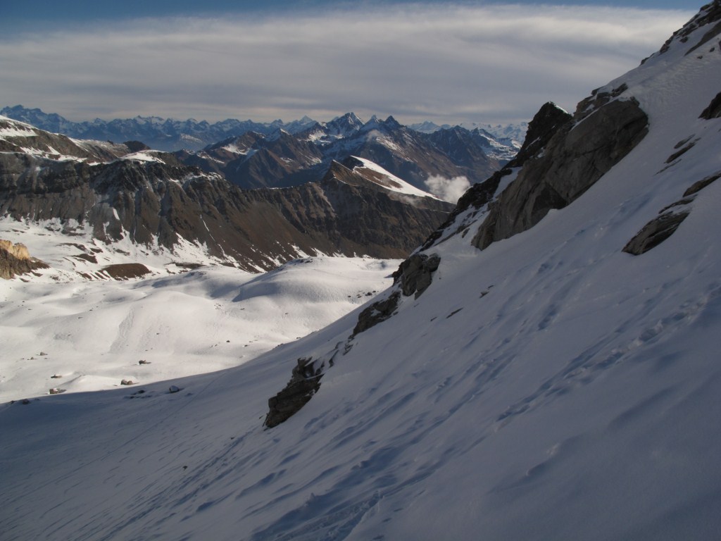#9 Dans le couloir : Environ à mi hauteur avec vers le centre une vue de la montée du refuge Dans le couloir : Environ à mi hauteur avec vers le centre une vue de la montée du refuge