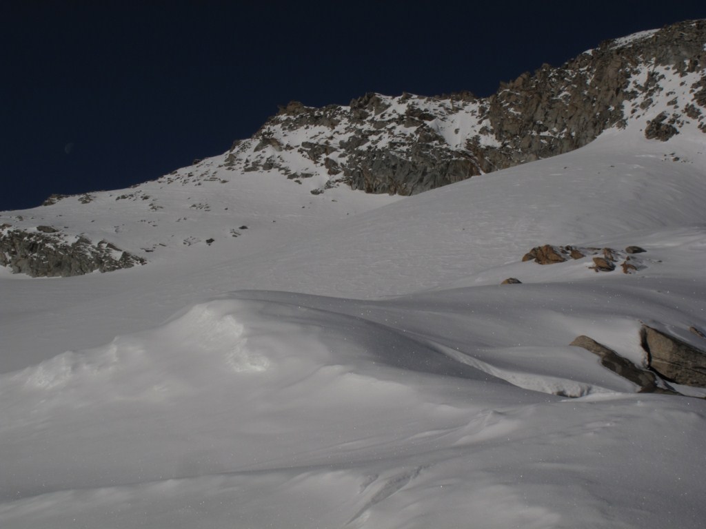 #11 Au pied du glacier du Gran Val : Le sommet en haut à gauche qui domine les dernières pentes Au pied du glacier du Gran Val : Le sommet en haut à gauche qui domine les dernières pentes