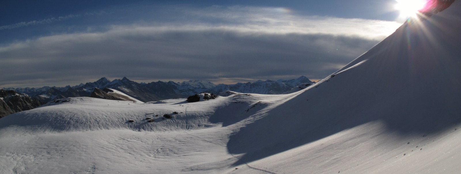 #2 Plateau 2900m (vue NE) : Le soleil va chasser les derniers nuages Plateau 2900m (vue NE) : Le soleil va chasser les derniers nuages