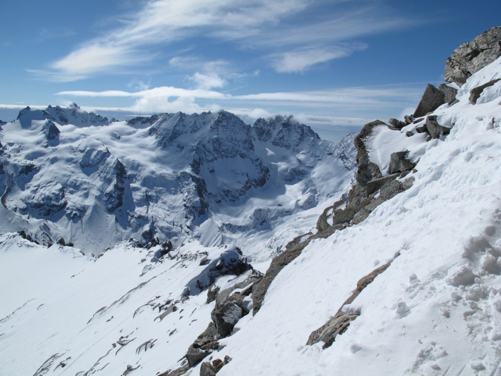 #18 L L'arête terminale sous sommet : L'ascension se fait dans du terrain mixte aérien