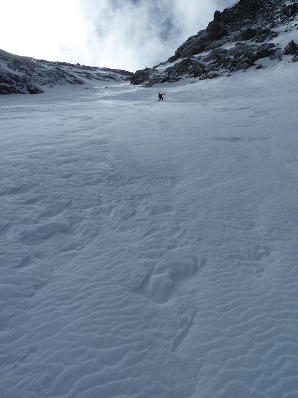 #4 couloir NNW : Merci au gars qui m couloir NNW : Merci au gars qui m'a ratrappé, pour faire la trace.