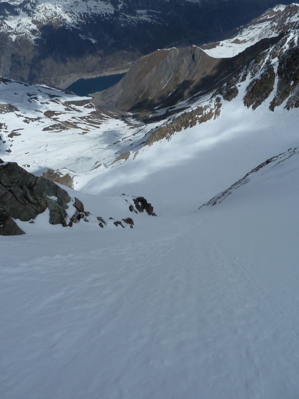 #6 couloir NNW 2 : Dans le couloir à la descente. 10cm de belle poudre. Que du bonheur !!! couloir NNW 2 : Dans le couloir à la descente. 10cm de belle poudre. Que du bonheur !!!