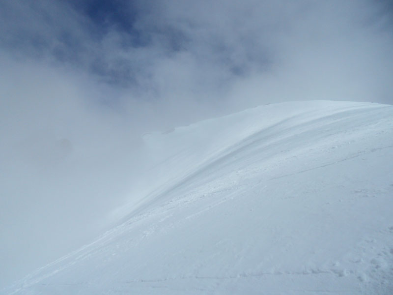 #1 Balmhorn : Le ciel se découvre enfin pendant la montée de la face. Balmhorn : Le ciel se découvre enfin pendant la montée de la face.
