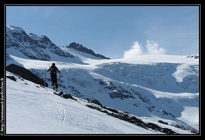 #4 Pierre et le glacier du Génépy : Pierre devant le glacier du Génépy. Pierre et le glacier du Génépy : Pierre devant le glacier du Génépy.