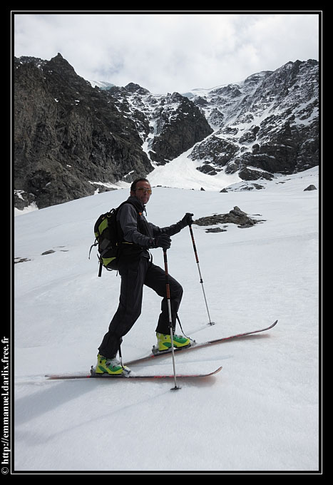 #26 En bas du couloir : Pierre en bas du couloir. En bas du couloir : Pierre en bas du couloir.
