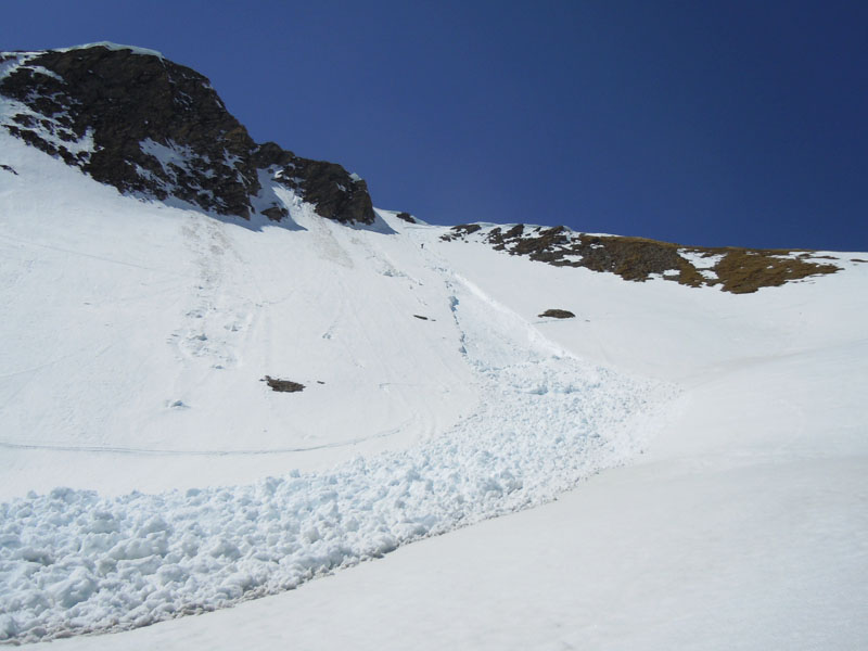 #5 Coulée, versant N du col d Coulée, versant N du col d'Arp : Mon compagnon, tout en haut donne l'échelle.