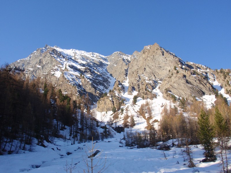 #6 Couloir nord des Avers : il fait le beau, mais le bas est ravagé. Couloir nord des Avers : il fait le beau, mais le bas est ravagé.