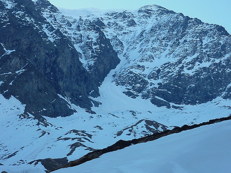 #2 couloir : Le couloir aujourd couloir : Le couloir aujourd'hui.On ne voit que la partie inférieure.La partie supérieure qui tourne à gauche est cachée par une arête.
