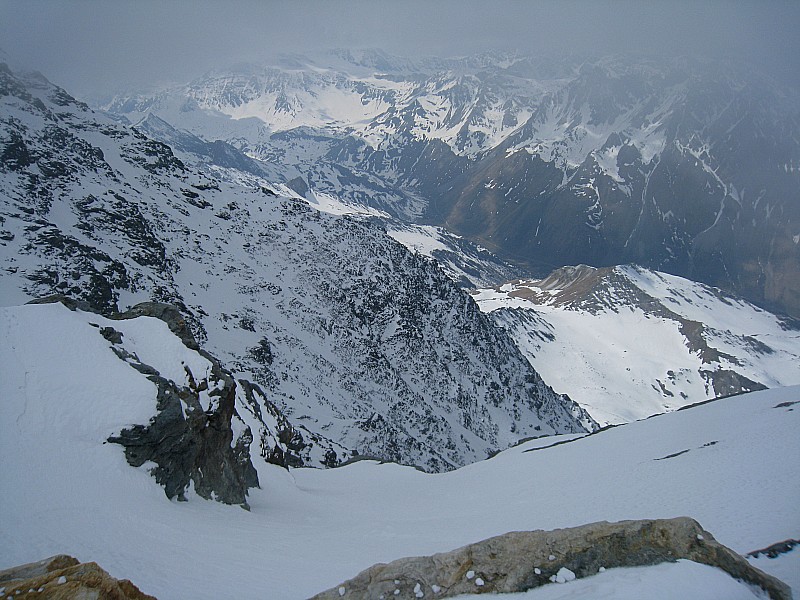 #17 Couloir : Vue sur la partie raide du haut avant la traversée permettant de rejoindre l Couloir : Vue sur la partie raide du haut avant la traversée permettant de rejoindre l'axe du couloir.