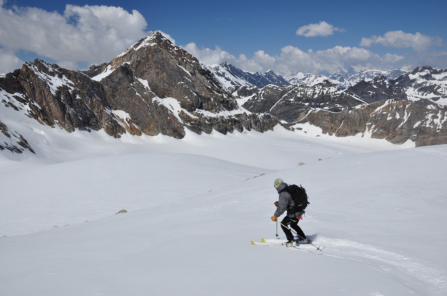 Glacier de Sauches : Un grand glacier bien skiant. Le plaisir d'entrer en Italie.