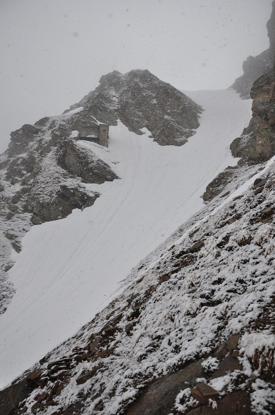 Refuge Pian de la Balloto : Nid d'aigle dans cette face rocheuse austère