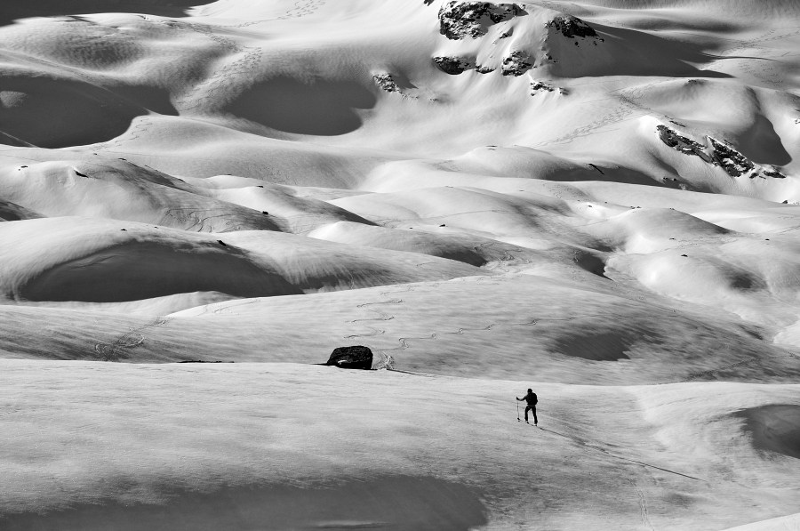 Moutonnements : Cheminement dans un dédale de bosses laissées par le glacier