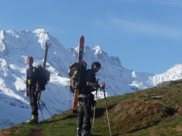 #4 découvrir ensemble : avec tout ce qui nous entoure, on oublie les skis sur le sac découvrir ensemble : avec tout ce qui nous entoure, on oublie les skis sur le sac