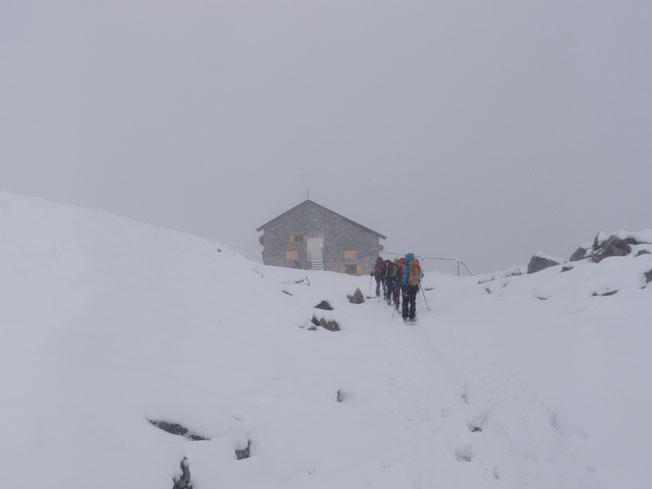 #45 refuge Pontese : la gardienne nous salue déjà!! refuge Pontese : la gardienne nous salue déjà!!