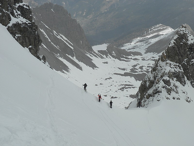 #6 le haut du couloir : rassemblement en haut du couloir le haut du couloir : rassemblement en haut du couloir