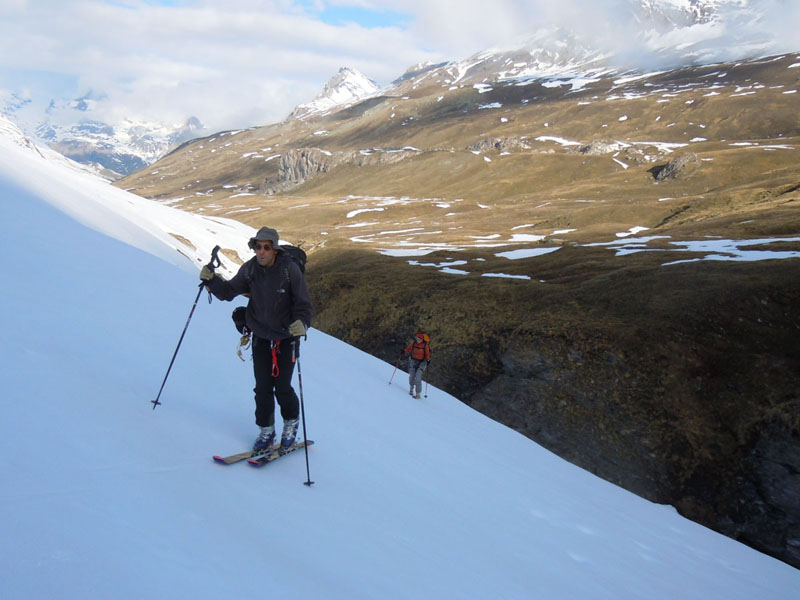 #1 Vallon du Fond des Fours : Jour 1: vers 2300 . On cherche la neige en passant sur le versant opposé au sentier d Vallon du Fond des Fours : Jour 1: vers 2300 . On cherche la neige en passant sur le versant opposé au sentier d'été.