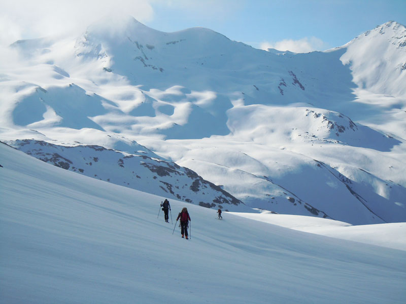 #10 Montée à la Sana : En arrière plan, les pointes du Châtelard. Montée à la Sana : En arrière plan, les pointes du Châtelard.