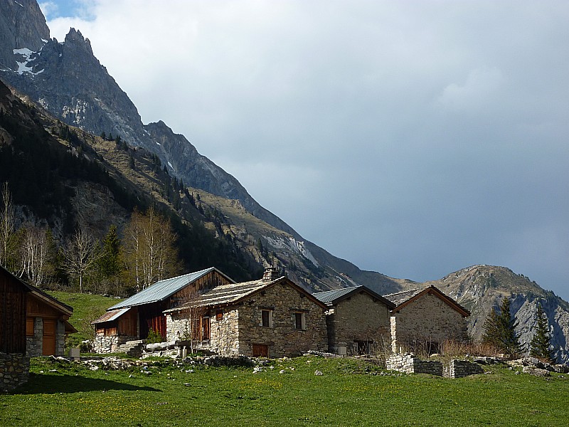#23 De beaux chalets : sous le regard de Portetta De beaux chalets : sous le regard de Portetta