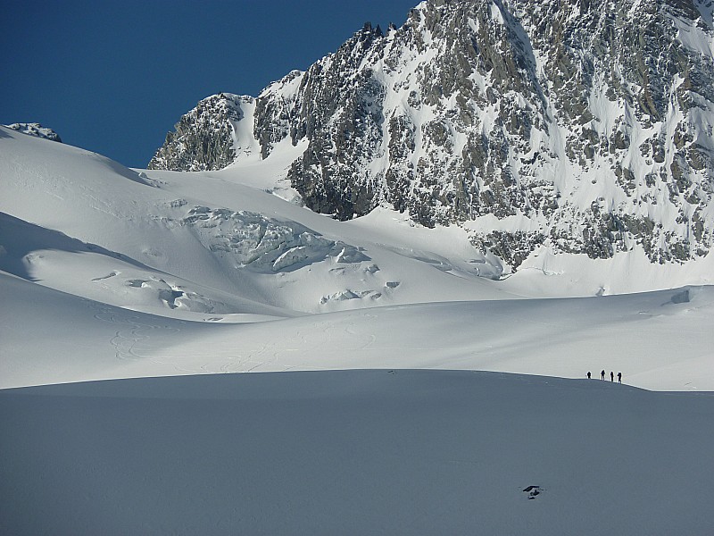 #5 Glacier de Gébroulaz : 4 des skieurs qui me précèdent Glacier de Gébroulaz : 4 des skieurs qui me précèdent
