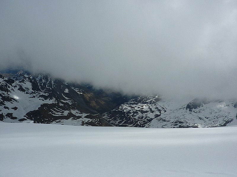 #7 Au fond le Roc de la Pêche : Encore des nuages Au fond le Roc de la Pêche : Encore des nuages