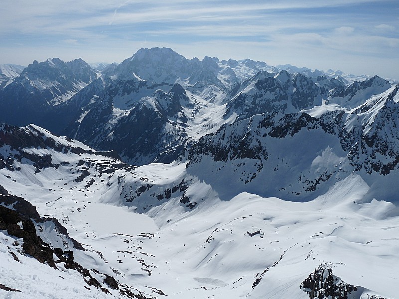 #5 Au fond l Au fond l'Argentera. : A droite le couloir des Tablasses
bien enneigé.