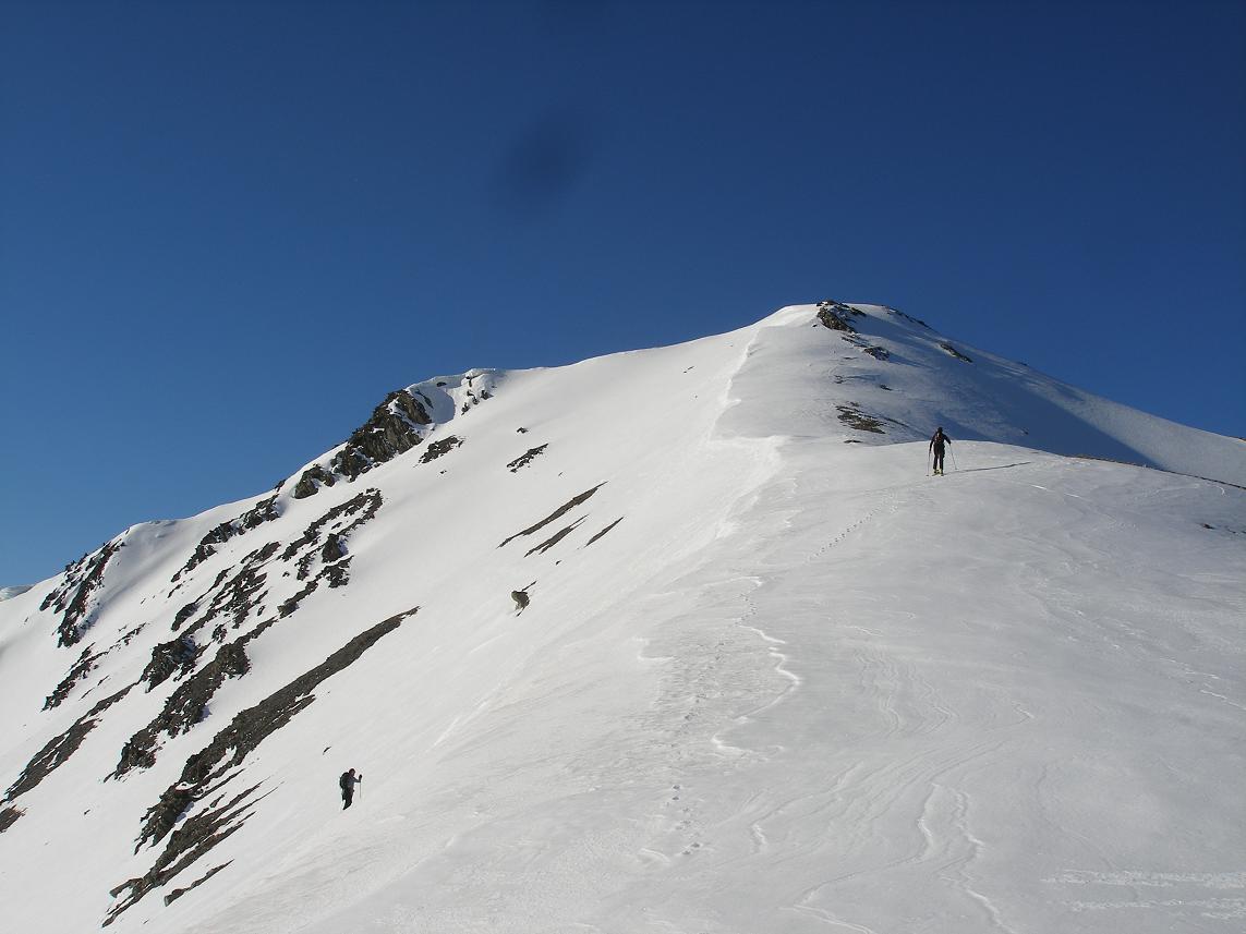 #3 on atteind le sommet : par la croupe N plus douce on atteind le sommet : par la croupe N plus douce