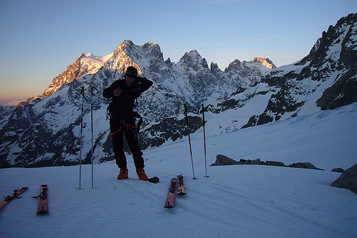 #2 On mets les skis : On mets les skis au sommet de la moraine. On mets les skis : On mets les skis au sommet de la moraine.