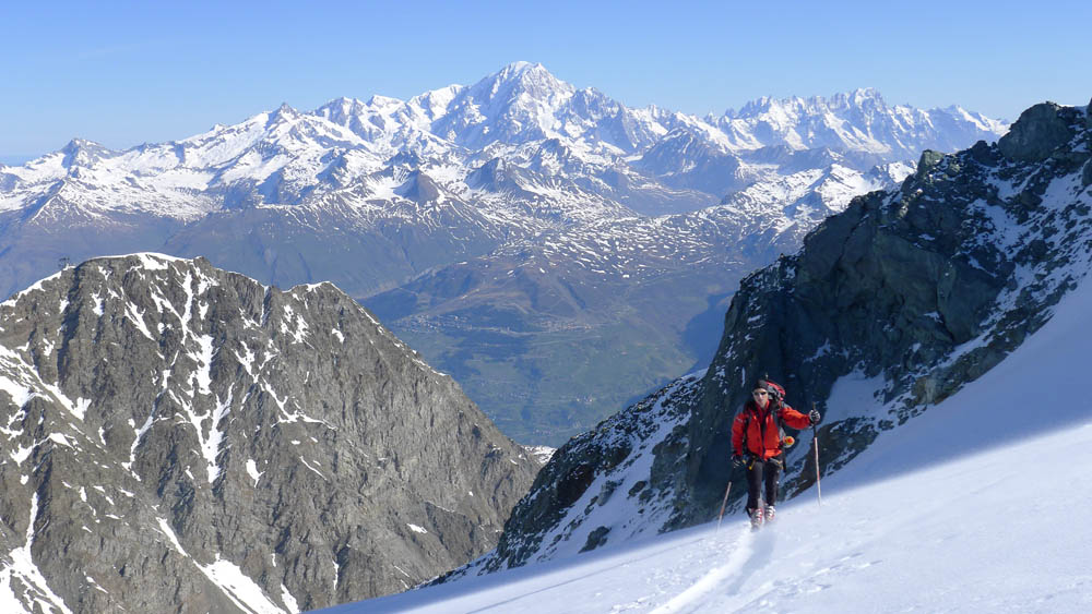 Arrvée au col des Roches : Le Mt Blanc toujours dominateur