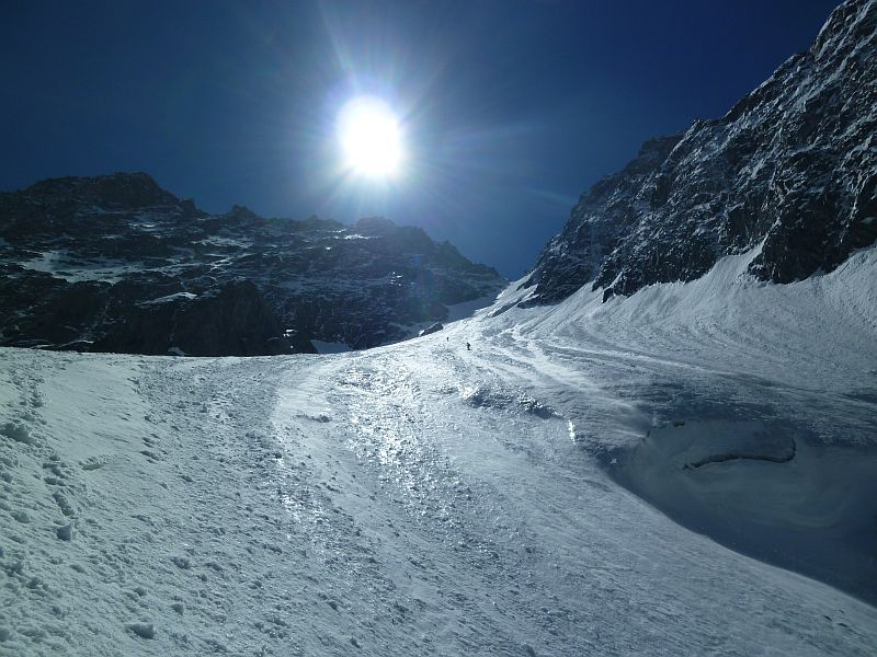 #13 mi-couloir : ça skie encore correctement malgré les reliefs mi-couloir : ça skie encore correctement malgré les reliefs