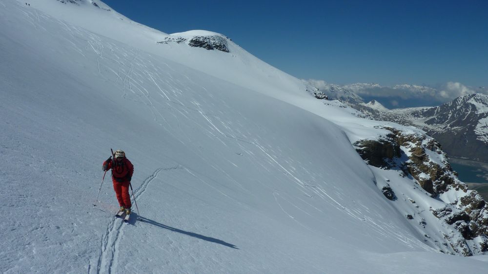 #5 Montée : on quitte la voie normale du sommet pour le col du Lamet Montée : on quitte la voie normale du sommet pour le col du Lamet