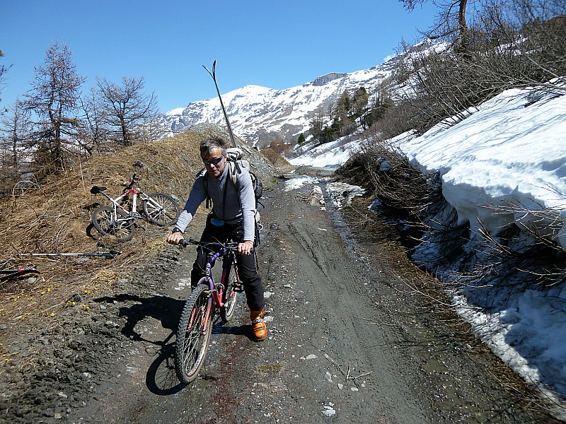 #11 retour : sur la piste de la station. retour vers le Mont-cenis retour : sur la piste de la station. retour vers le Mont-cenis