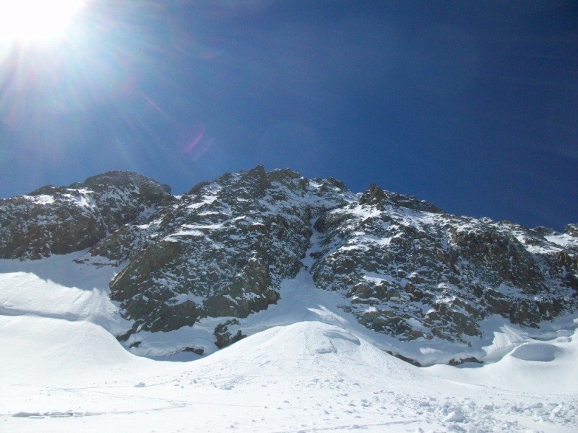 #22 Couloir Macho : Certes, vu comme ça on pourrait se dire que l Couloir Macho : Certes, vu comme ça on pourrait se dire que l'idée est bizarre, mais pour des surfeurs ou des MLF, ca doit être le pied !