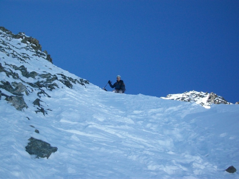 #16 Couloir Macho : Puis Manu rejoint l Couloir Macho : Puis Manu rejoint l'échine...