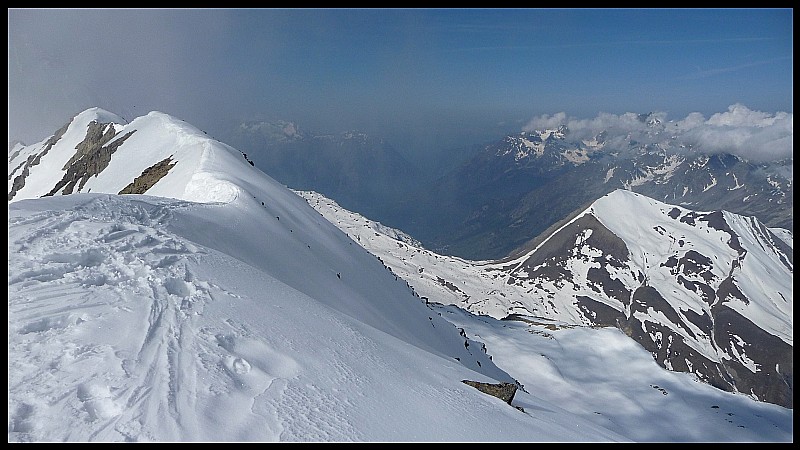 #4 Aiguille de Laisse : Depuis l Aiguille de Laisse : Depuis l'arête sommitale, vue sur les Aiguillettes de Vaujany.