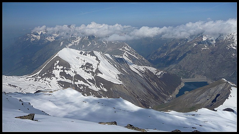 #5 Aiguille de Laisse : Depuis le sommet, vue sur le Barrage de Grand Maison et Belledonne. Aiguille de Laisse : Depuis le sommet, vue sur le Barrage de Grand Maison et Belledonne.