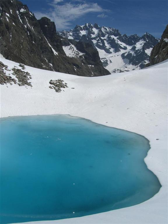 #24 sur le Glacier Noir : lac de fonte sur le Glacier Noir : lac de fonte