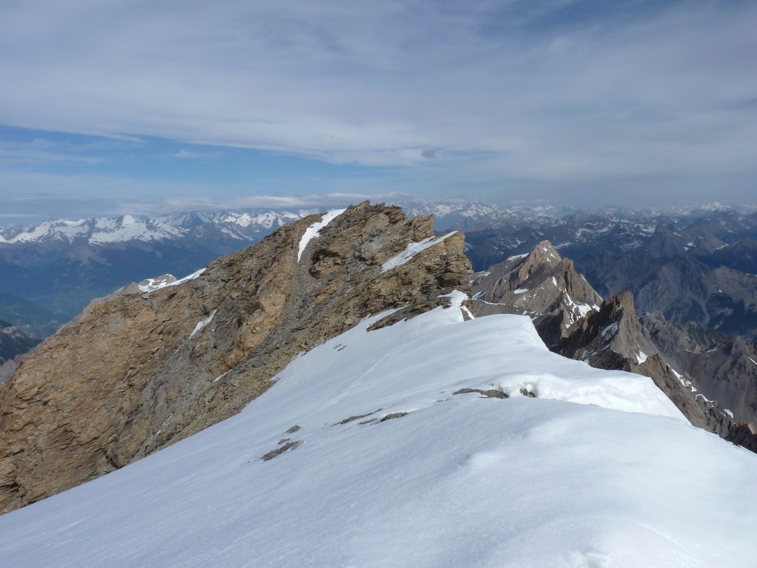 #5 Sommet et Ecrins en fond : Avec quelques sommets accrochés Sommet et Ecrins en fond : Avec quelques sommets accrochés