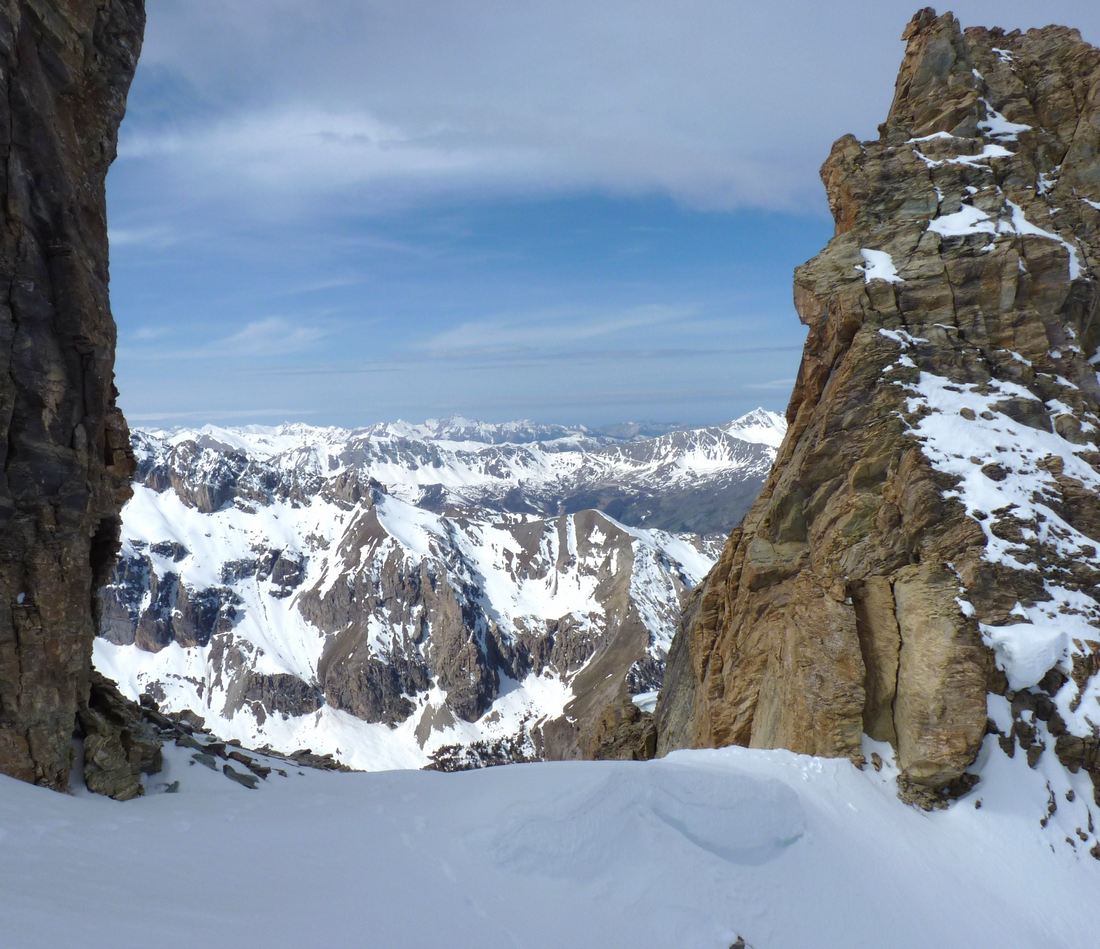 #9 Vu au travers de la brêche : Nous aussi ont à notre brèche (moins connue que celle des Pyrénées) Vu au travers de la brêche : Nous aussi ont à notre brèche (moins connue que celle des Pyrénées)