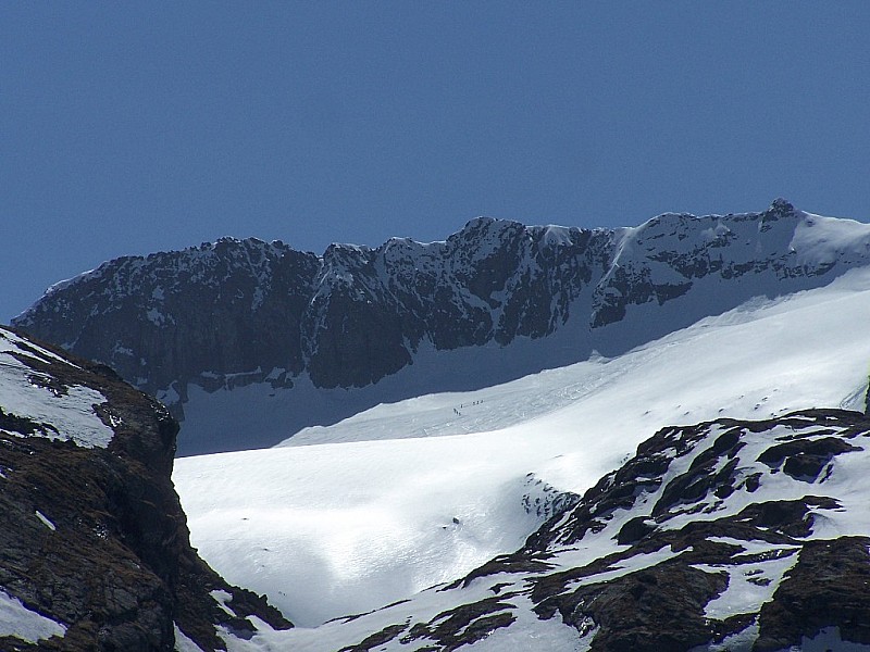 #5 Col d Col d'Abéron : Zoom sur l'arête des roches rousses de la pointe Marie vu du refuge.