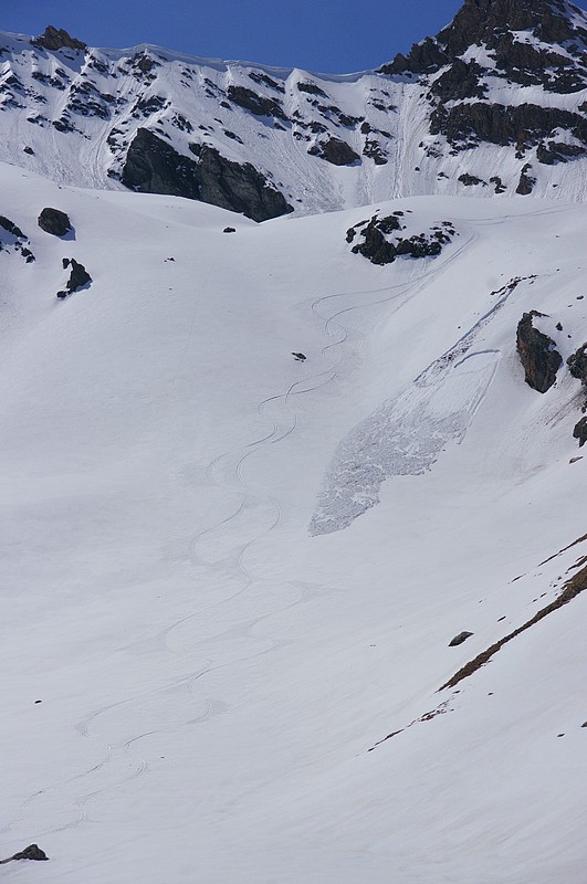 #8 Nos traces de descente sur la partie intermédiaire : bien rester a droite en descendant sinon c Nos traces de descente sur la partie intermédiaire : bien rester a droite en descendant sinon c'est mou jusqu'au sol !