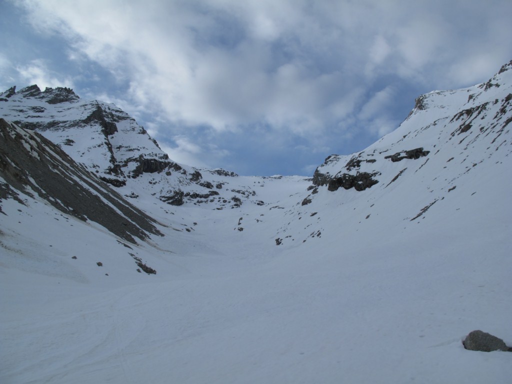 #5 Au fond le glacier Grand Etret : La météo est encore un peu lugubre et pas motivante Au fond le glacier Grand Etret : La météo est encore un peu lugubre et pas motivante