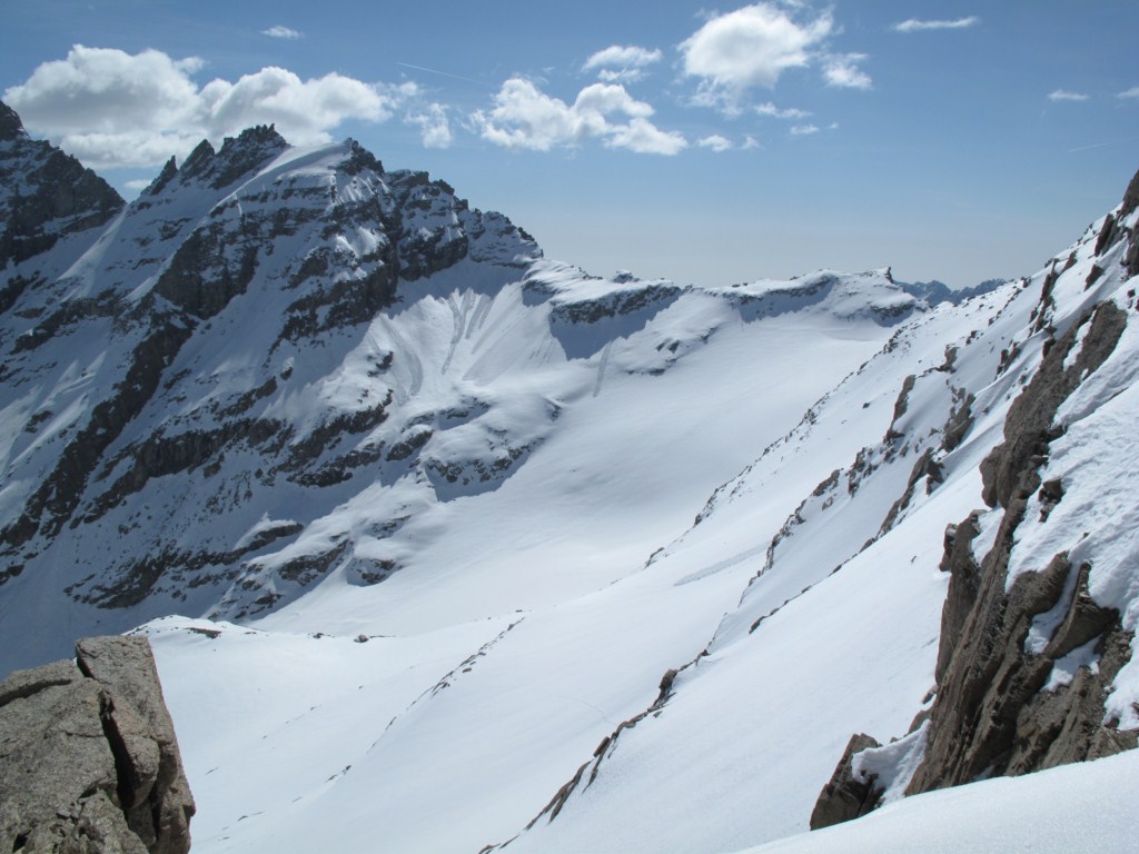 #11 Le col du Grand Etret : Belle pente tracée vu depuis l Le col du Grand Etret : Belle pente tracée vu depuis l'éperon