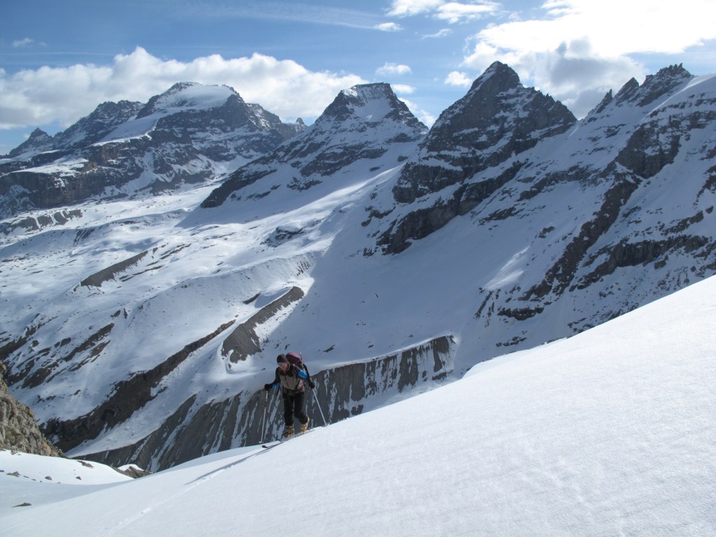 #8 Arrivée au col 3124m : Le temps s Arrivée au col 3124m : Le temps s'est nettement amélioré et les sommets Grand Paradis, Ciarforon, Tresenta dominent le vallon