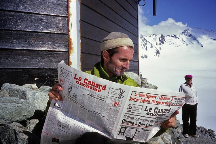 #14 Cabane des Bouquetins : lecture sous l Cabane des Bouquetins : lecture sous l'oeil amusé du gardien